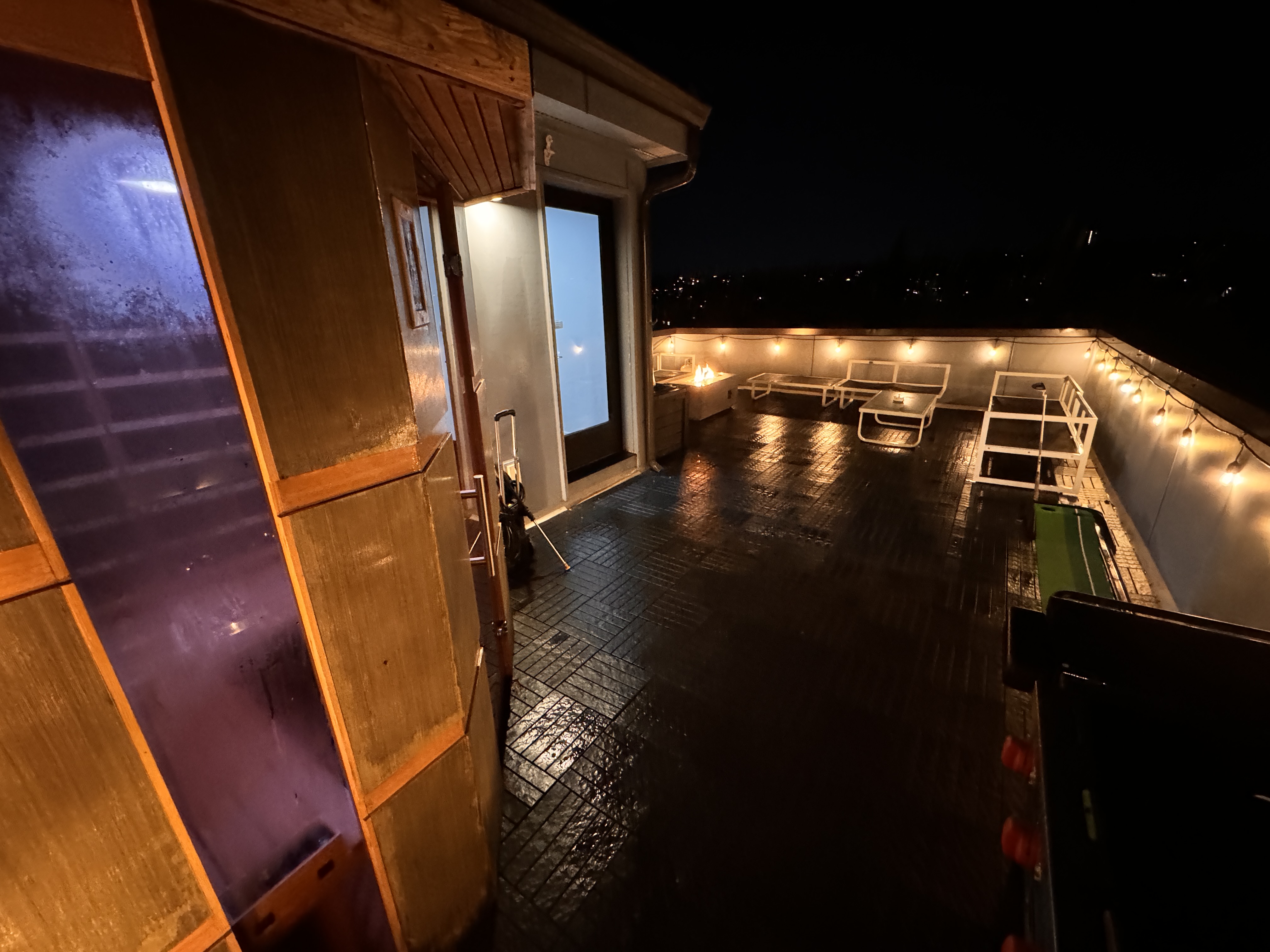 Downtown Seattle Sauna Rooftop by Stadium and Lake - 4