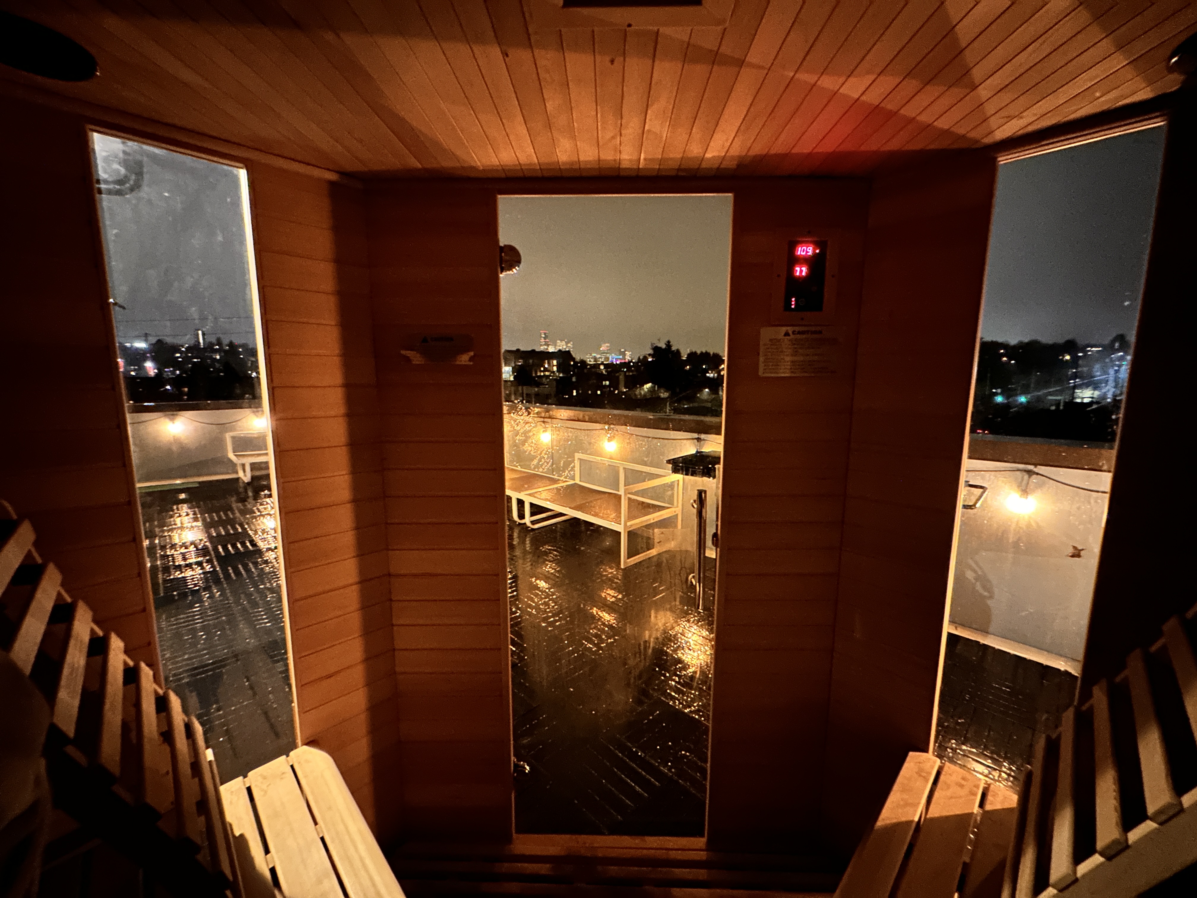 Downtown Seattle Sauna Rooftop by Stadium and Lake - 2