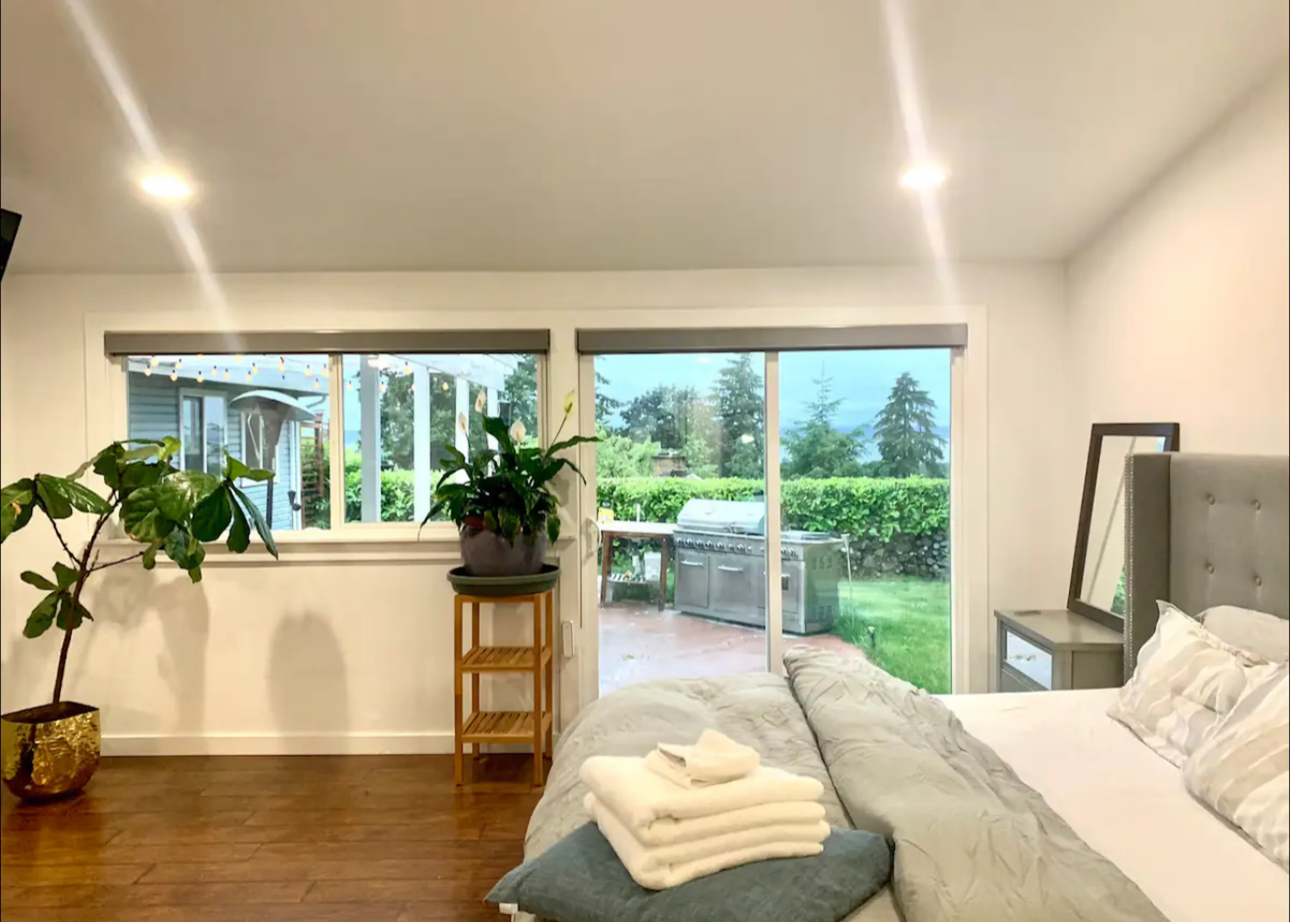 Des Moines Midcentury Modern with Puget Sound Views - 5
