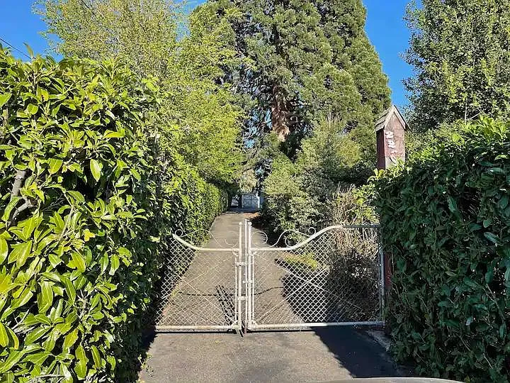Admirals Estate - South Seattle Washington - 4