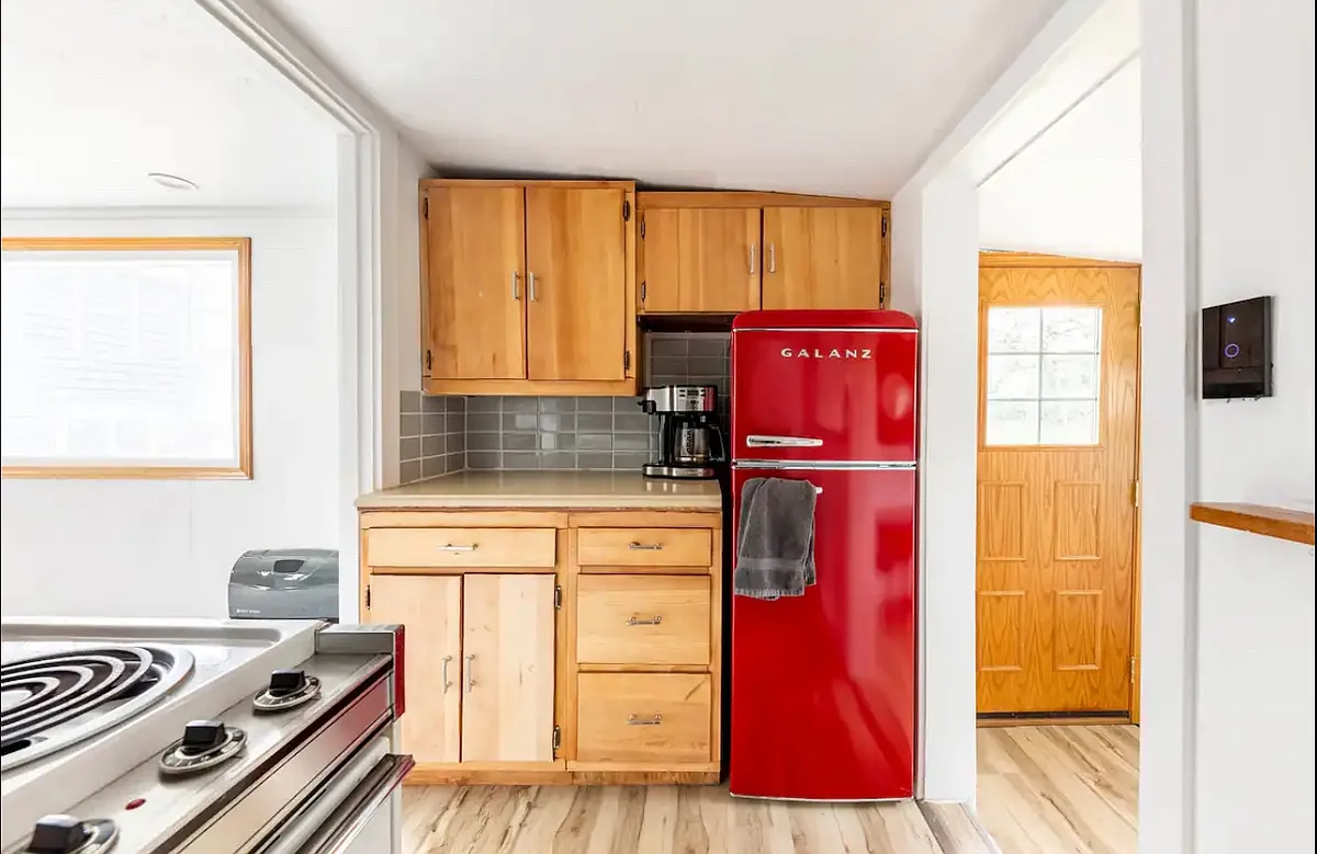 Cozy Cottage by the beach - Downtown Des Moines Washington - 3